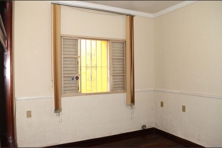 Casa à venda com 193m², 5 quartos e 4 vagasQuarto 2