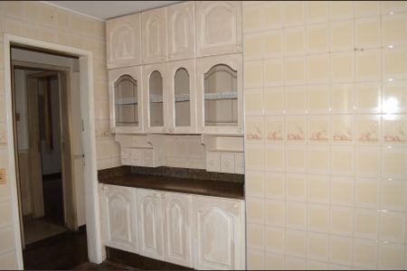 Casa à venda com 193m², 5 quartos e 4 vagasCozinha - Armários