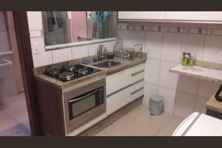 Casa à venda com 66m², 2 quartos e 1 vaga
