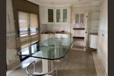 Apartamento à venda com 226m², 4 quartos e 4 vagas