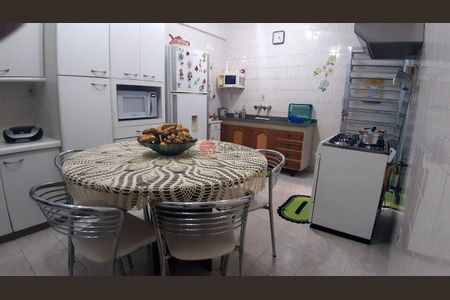 Casa à venda com 116m², 2 quartos e 5 vagas