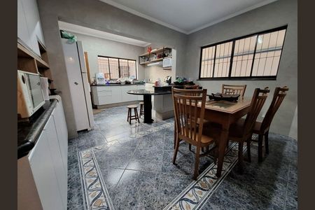 Casa à venda com 180m², 2 quartos e 2 vagas