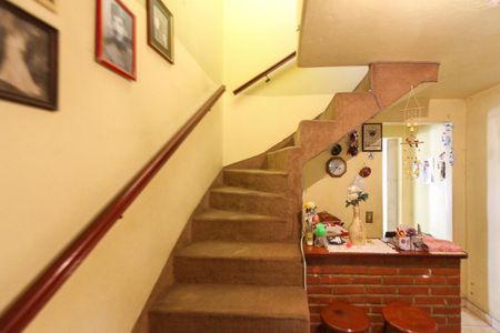 Casa à venda com 161m², 3 quartos e 2 vagas Casa à venda com 161m², 3 quartos e 2 vagasescada