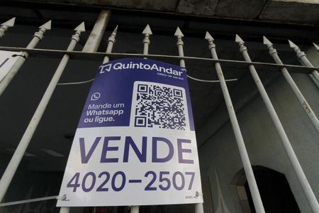 Casa à venda com 161m², 3 quartos e 2 vagas Casa à venda com 161m², 3 quartos e 2 vagasFachada