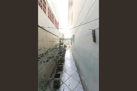 Casa à venda com 161m², 3 quartos e 2 vagas Casa à venda com 161m², 3 quartos e 2 vagasCorredor Lateral