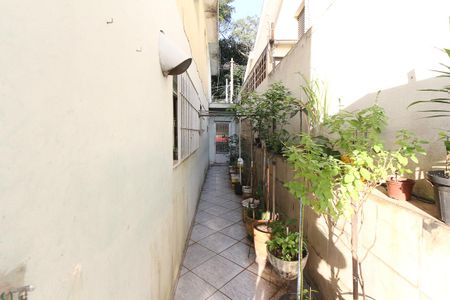 Casa à venda com 161m², 3 quartos e 2 vagas Casa à venda com 161m², 3 quartos e 2 vagasCorredor Lateral