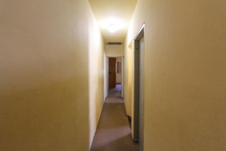 Casa à venda com 161m², 3 quartos e 2 vagas Casa à venda com 161m², 3 quartos e 2 vagasCorredor