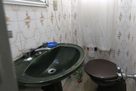 Casa à venda com 161m², 3 quartos e 2 vagas Casa à venda com 161m², 3 quartos e 2 vagasBanheiro Social