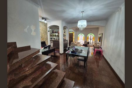 Casa à venda com 182m², 3 quartos e 2 vagas