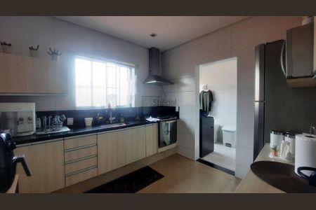 Casa à venda com 115m², 2 quartos e sem vaga