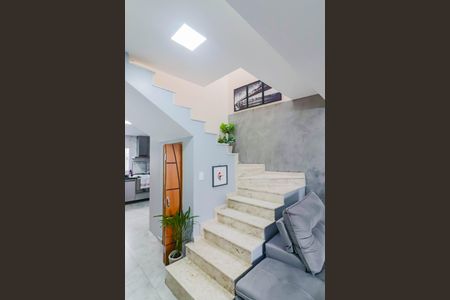 Casa à venda com 230m², 2 quartos e 4 vagas Casa à venda com 230m², 2 quartos e 4 vagasSala