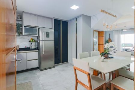 Casa à venda com 230m², 2 quartos e 4 vagas Casa à venda com 230m², 2 quartos e 4 vagasCozinha