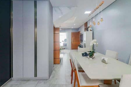 Casa à venda com 230m², 2 quartos e 4 vagas Casa à venda com 230m², 2 quartos e 4 vagasCozinha