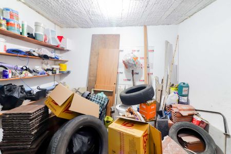 Casa à venda com 230m², 2 quartos e 4 vagas Casa à venda com 230m², 2 quartos e 4 vagasPorão