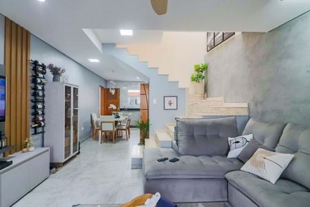 Casa à venda com 230m², 2 quartos e 4 vagas Casa à venda com 230m², 2 quartos e 4 vagasSala