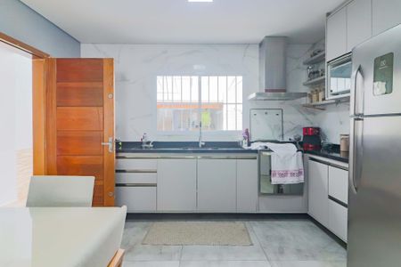 Casa à venda com 230m², 2 quartos e 4 vagas Casa à venda com 230m², 2 quartos e 4 vagasCozinha