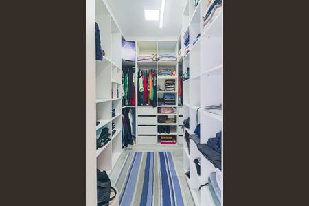 Casa à venda com 230m², 2 quartos e 4 vagas Casa à venda com 230m², 2 quartos e 4 vagasCloset Suíte