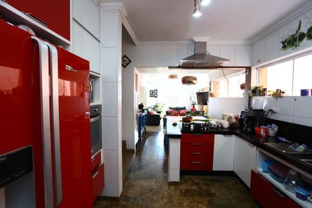 Casa à venda com 300m², 3 quartos e 3 vagascozinha