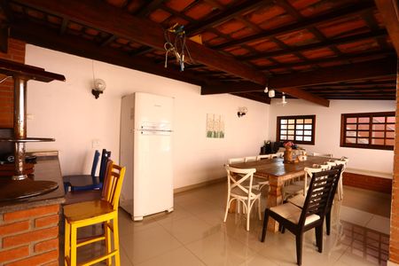 Casa à venda com 300m², 3 quartos e 3 vagasChurrasqueira