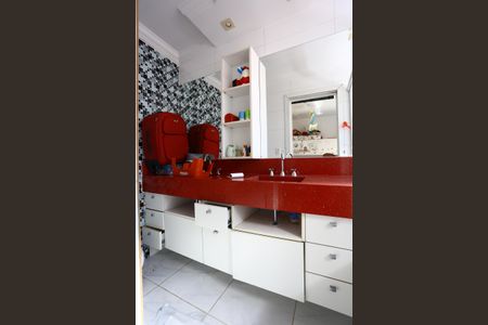 Casa à venda com 300m², 3 quartos e 3 vagasBanheiro da Suíte 1