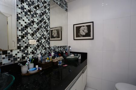 Casa à venda com 300m², 3 quartos e 3 vagasBanheiro da Suíte 2