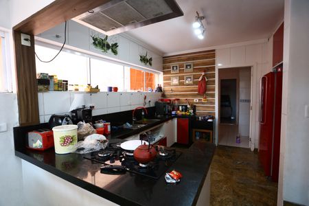 Casa à venda com 300m², 3 quartos e 3 vagascozinha