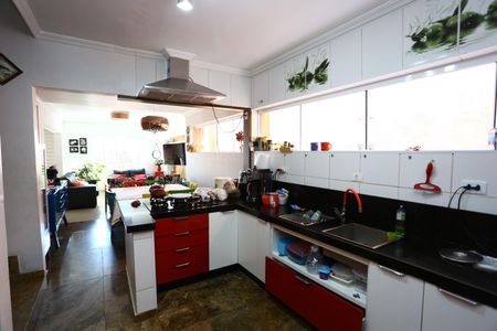 Casa à venda com 300m², 3 quartos e 3 vagascozinha