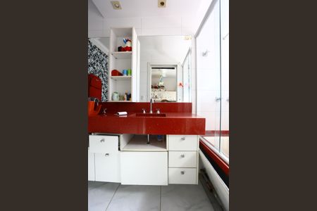 Casa à venda com 300m², 3 quartos e 3 vagasBanheiro da Suíte 1