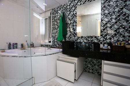 Casa à venda com 300m², 3 quartos e 3 vagasBanheiro da Suíte 2