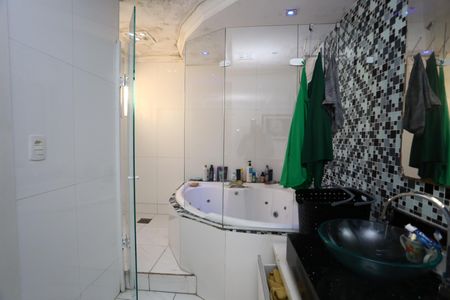 Casa à venda com 300m², 3 quartos e 3 vagasBanheiro da Suíte 2