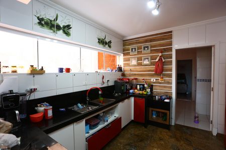 Casa à venda com 300m², 3 quartos e 3 vagascozinha