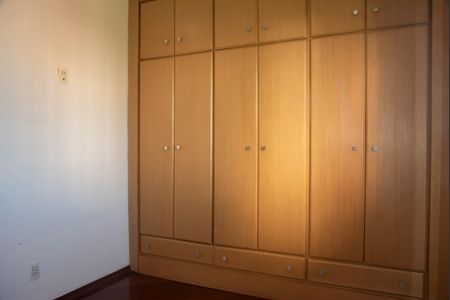 Apartamento à venda com 75m², 3 quartos e 2 vagasQuarto 2