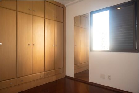 Apartamento à venda com 75m², 3 quartos e 2 vagasQuarto 2