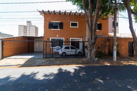 Casa à venda com 140m², 3 quartos e 2 vagas Casa à venda com 140m², 3 quartos e 2 vagasFachada