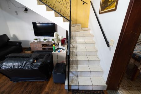 Casa à venda com 140m², 3 quartos e 2 vagas Casa à venda com 140m², 3 quartos e 2 vagasEscada de Acesso