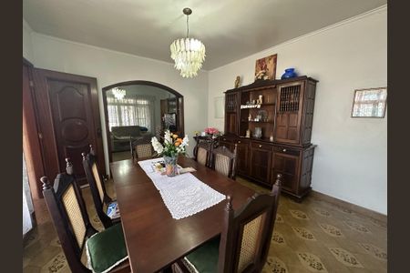 Casa à venda com 170m², 2 quartos e 2 vagas Casa à venda com 170m², 2 quartos e 2 vagasSala