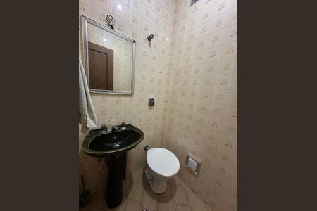 Casa à venda com 170m², 2 quartos e 2 vagas Casa à venda com 170m², 2 quartos e 2 vagasBanheiro