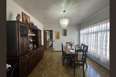 Casa à venda com 170m², 2 quartos e 2 vagas Casa à venda com 170m², 2 quartos e 2 vagasSala