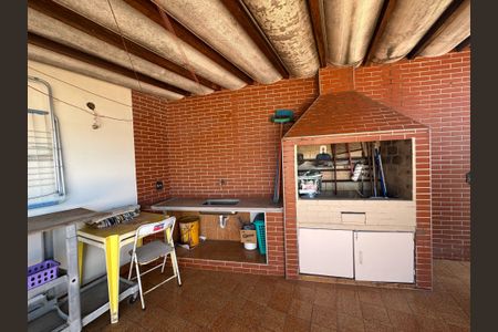 Casa à venda com 170m², 2 quartos e 2 vagas Casa à venda com 170m², 2 quartos e 2 vagasÁrea Externa