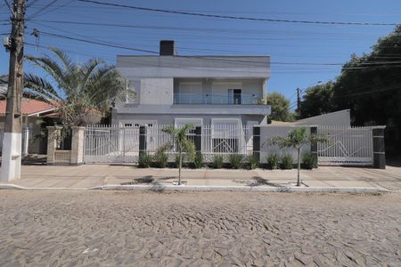 Casa à venda com 261m², 3 quartos e 3 vagasFachada