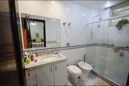 Apartamento à venda com 125m², 3 quartos e 1 vaga Apartamento à venda com 125m², 3 quartos e 1 vagaBanheiro da Suíte