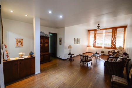 Apartamento à venda com 125m², 3 quartos e 1 vaga Apartamento à venda com 125m², 3 quartos e 1 vagaSala