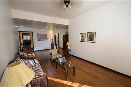 Apartamento à venda com 125m², 3 quartos e 1 vaga Apartamento à venda com 125m², 3 quartos e 1 vagaSala