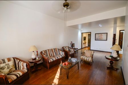 Apartamento à venda com 125m², 3 quartos e 1 vaga Apartamento à venda com 125m², 3 quartos e 1 vagaSala