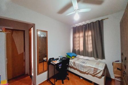 Casa à venda com 172m², 6 quartos e 4 vagas Casa à venda com 172m², 6 quartos e 4 vagasEdícula - Quarto