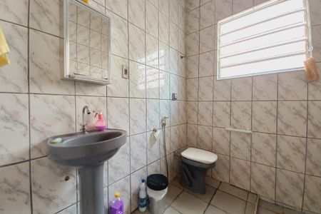 Casa à venda com 172m², 6 quartos e 4 vagas Casa à venda com 172m², 6 quartos e 4 vagasBanheiro