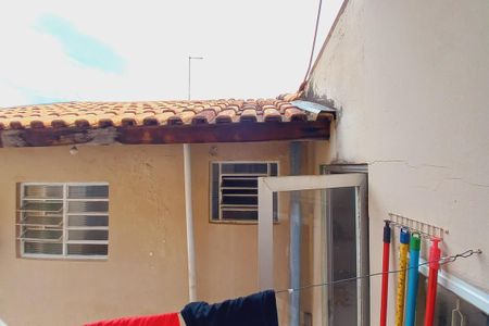 Casa à venda com 172m², 6 quartos e 4 vagas Casa à venda com 172m², 6 quartos e 4 vagasVista Edícula - Quarto