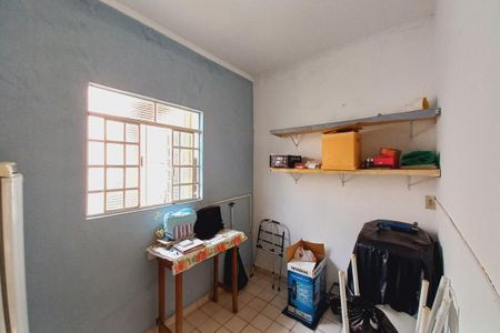 Casa à venda com 172m², 6 quartos e 4 vagas Casa à venda com 172m², 6 quartos e 4 vagasQuarto 2