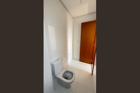 Apartamento à venda com 64m², 2 quartos e 2 vagas Apartamento à venda com 64m², 2 quartos e 2 vagasBanheiro da Suíte