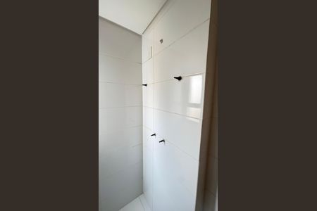 Apartamento à venda com 64m², 2 quartos e 2 vagas Apartamento à venda com 64m², 2 quartos e 2 vagasBanheiro